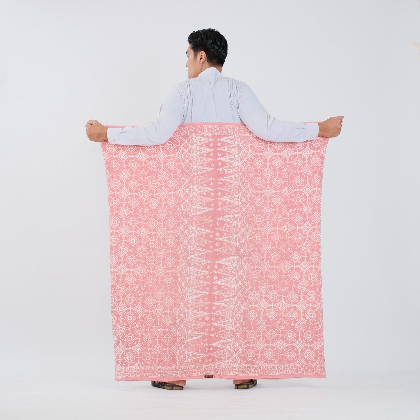 Sarung Batik Cap Baby Pink Monokrom Rayon Premium - Batik Surya Teja (SPM 4-17)